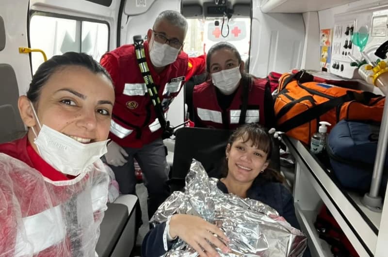 Bebê nasce em casa antes da chegada dos bombeiros