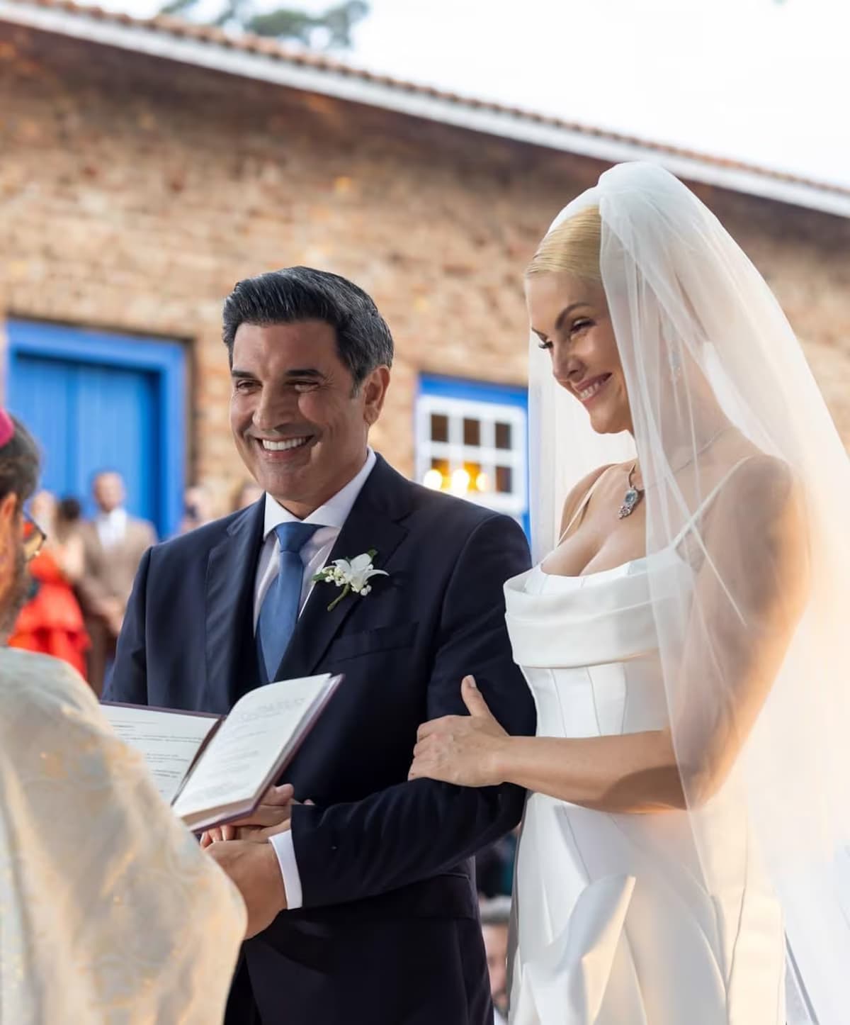 Ana Hickmann e Edu Guedes oficializam casamento