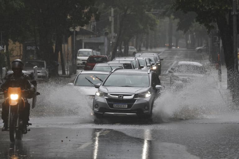 Eleição terá domingo de chuva e temporais em Santa Catarina