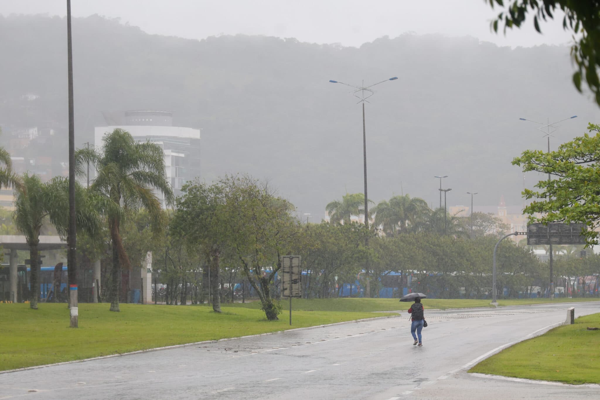 Feriadão terá chuva, risco de temporais e queda nas temperaturas no sul