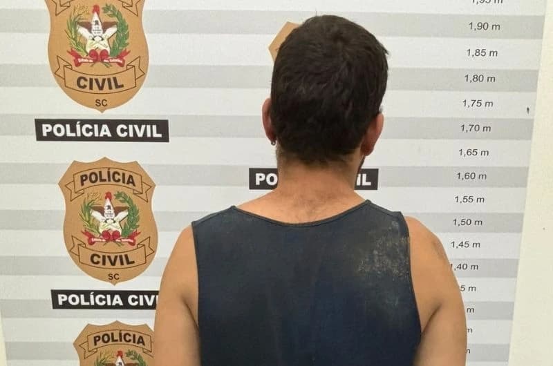 Homem com histórico de violência doméstica rompe tornozeleira e acaba preso