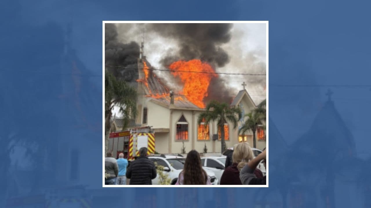 ▶️ Incêndio de grandes proporções atinge Igreja Matriz de Treze de Maio