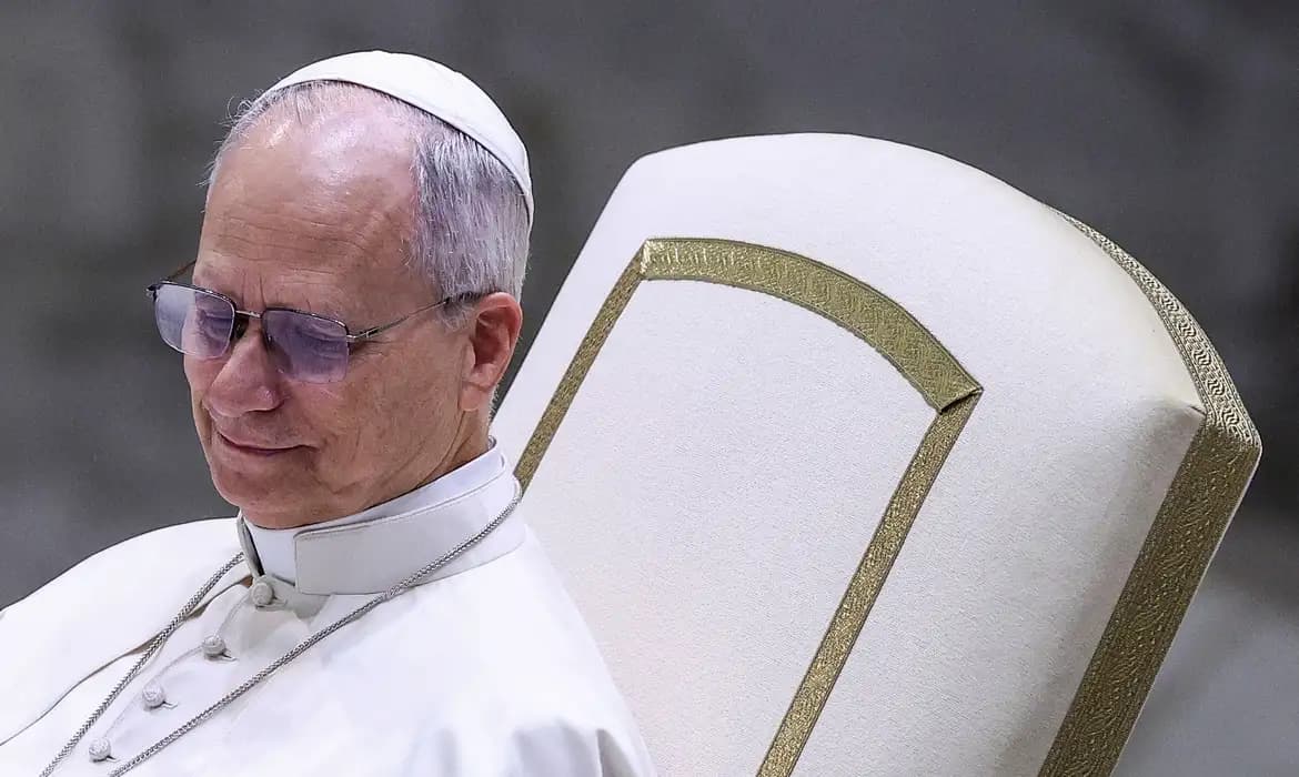 Papa Leão XIV recebe diagnóstico de câncer após cirurgia no pulmão