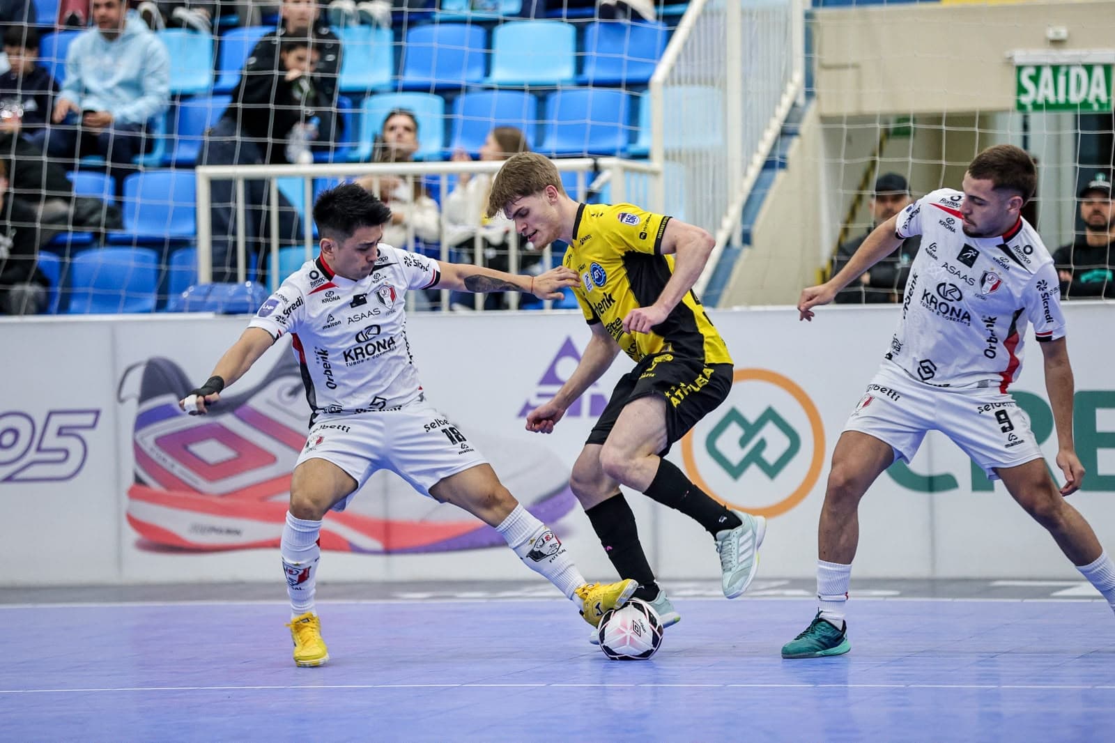 Tubarão Futsal leva seis em casa e se complica para o jogo de volta das quartas do Estadual
