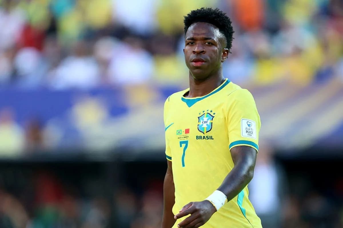 Vini Jr. fica em 17º na "Bola de Ouro" e iguala pior marca brasileira