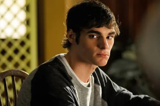 Morre aos 34 anos RJ Mitte, o Walter White Jr. de "Breaking Bad"