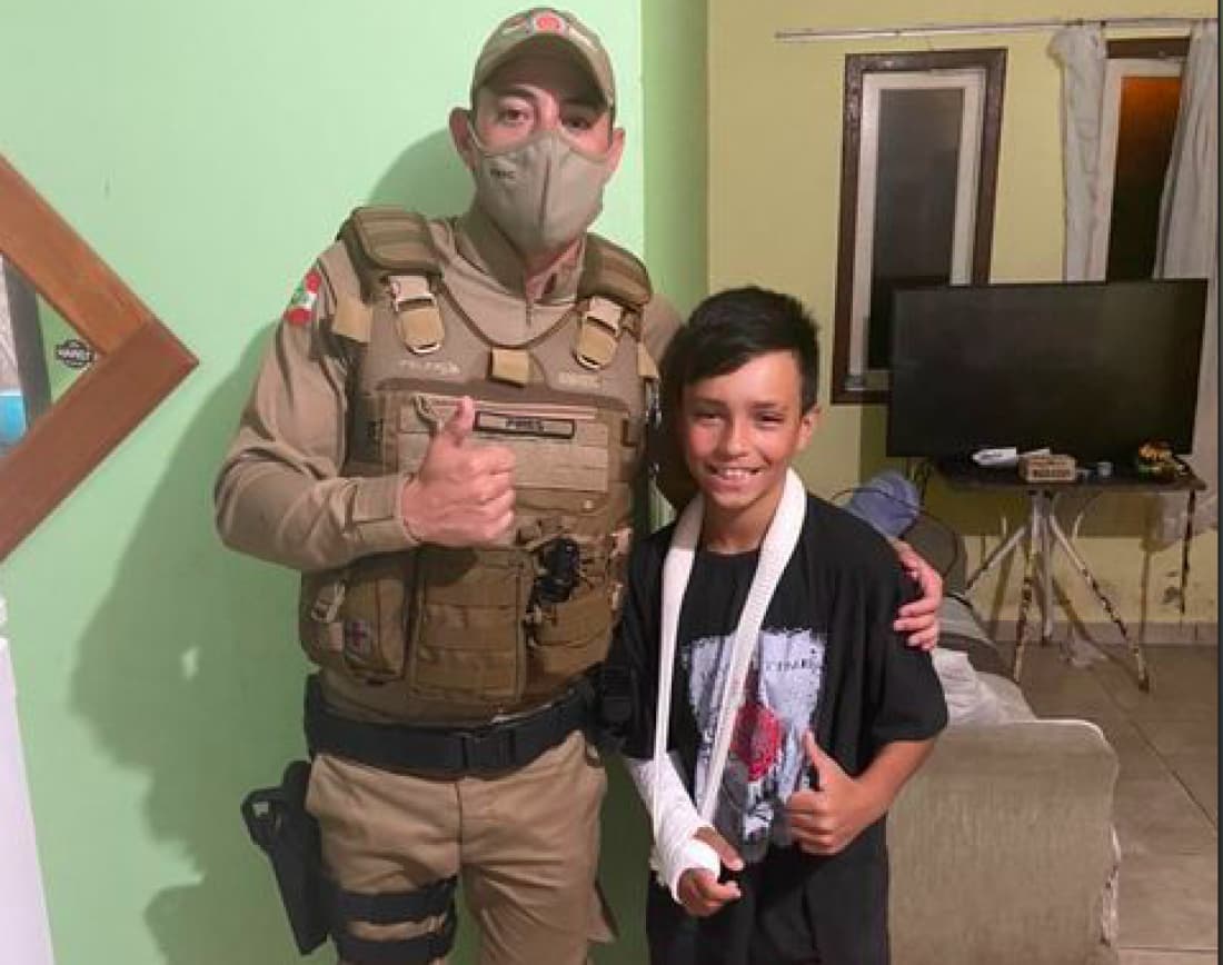 Policial de folga leva criança até hospital após fratura no braço