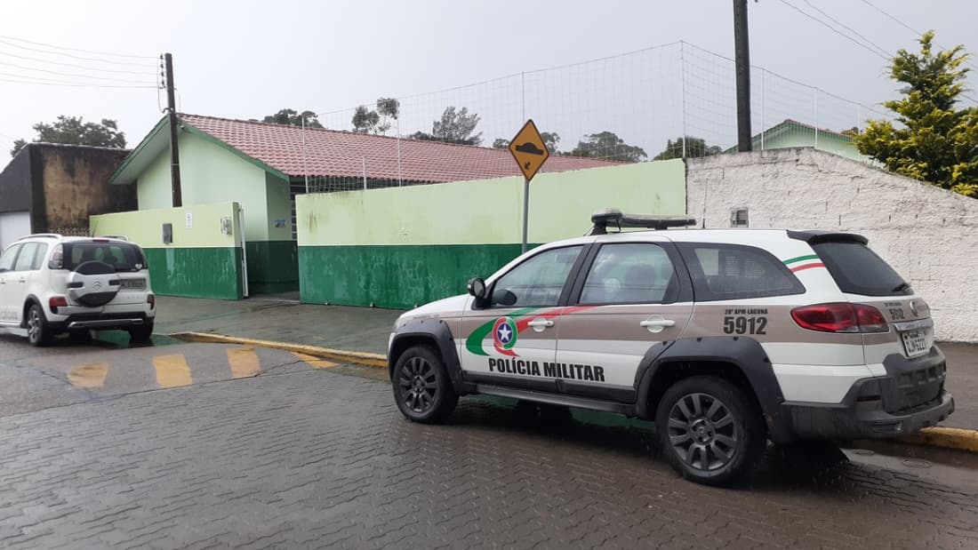 Bandidos ameaçam moradores e roubam dinheiro, joias e celular