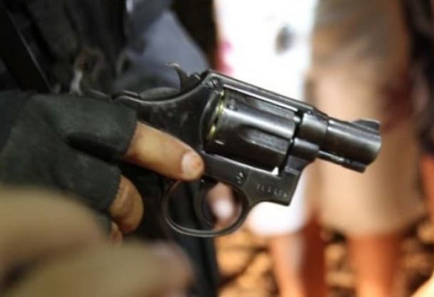 Proprietária e funcionários de joalheria são amarrados e trancados em banheiro durante assalto