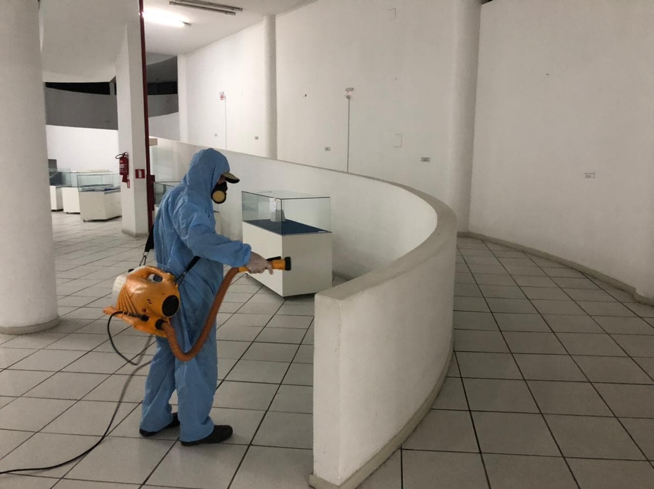 Centro Municipal de Cultura passa por desinfecção antes de ser reaberto