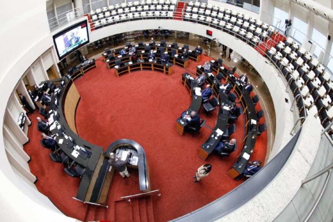 Com aprovação na Alesc, Estado garante remuneração mínima de R$ 5 mil aos professores