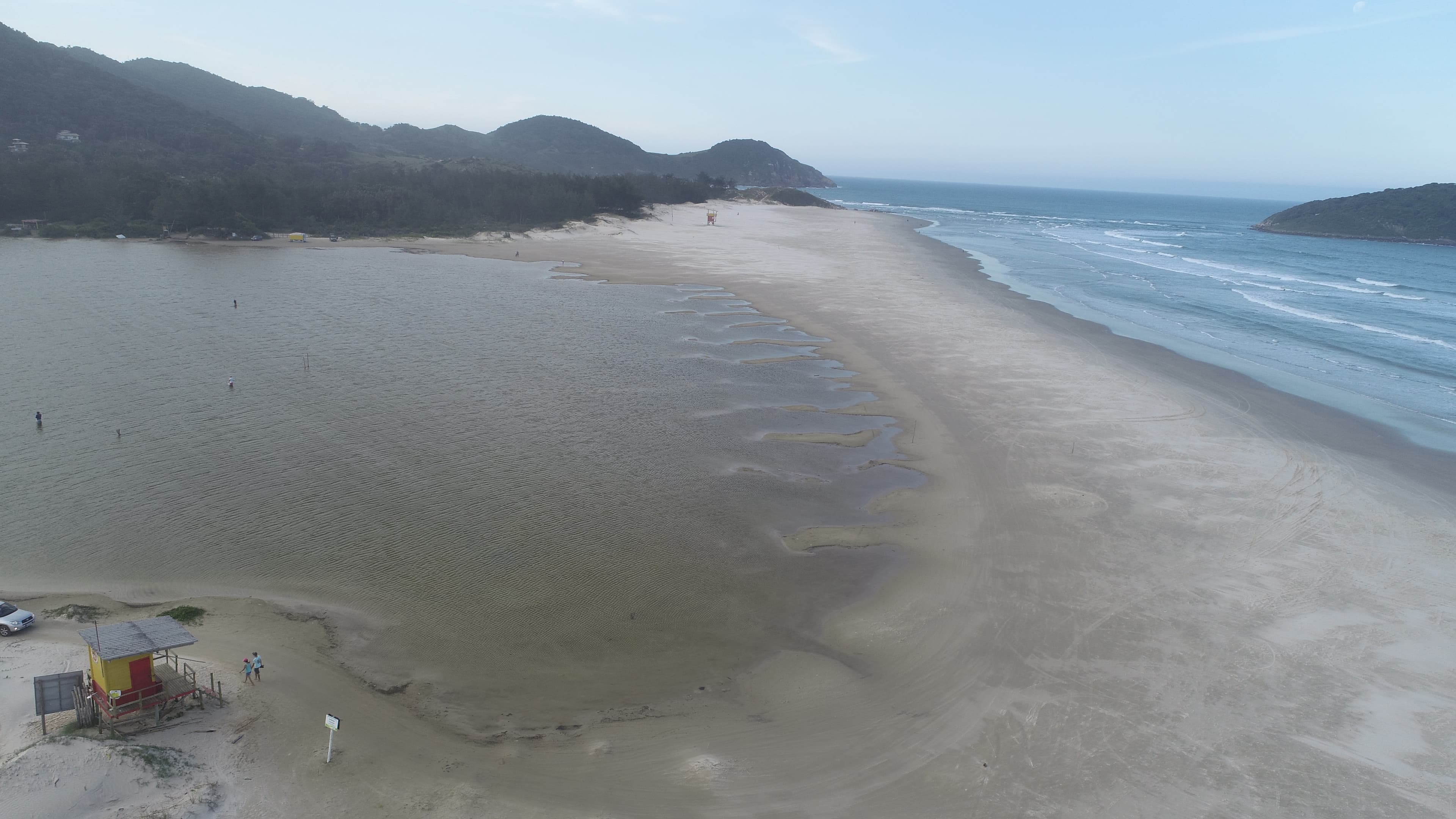 Praias Barra de Ibiraquera e do Porto, em Imbituba, têm travessias de veículos bloqueadas