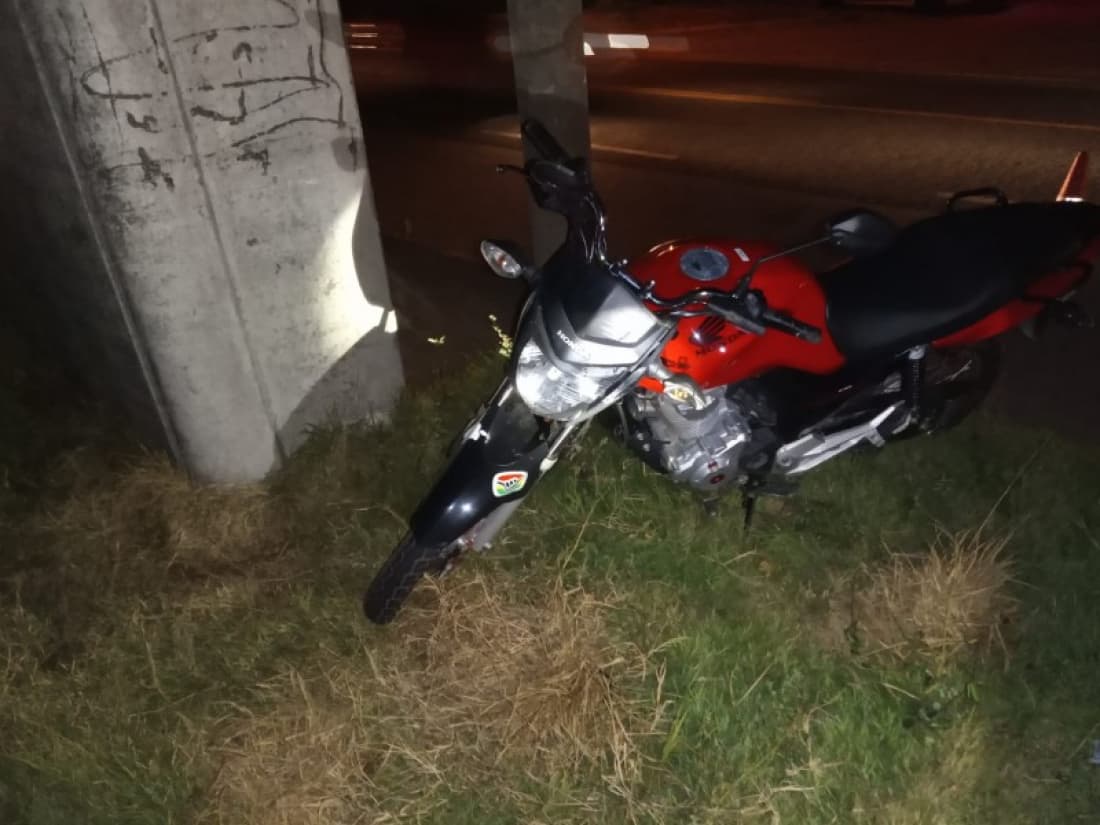 Acidente entre moto e carro deixa duas pessoas gravemente feridas na SC-370
