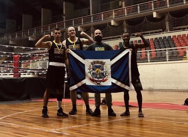 Atletas se destacam em competição estadual de boxe