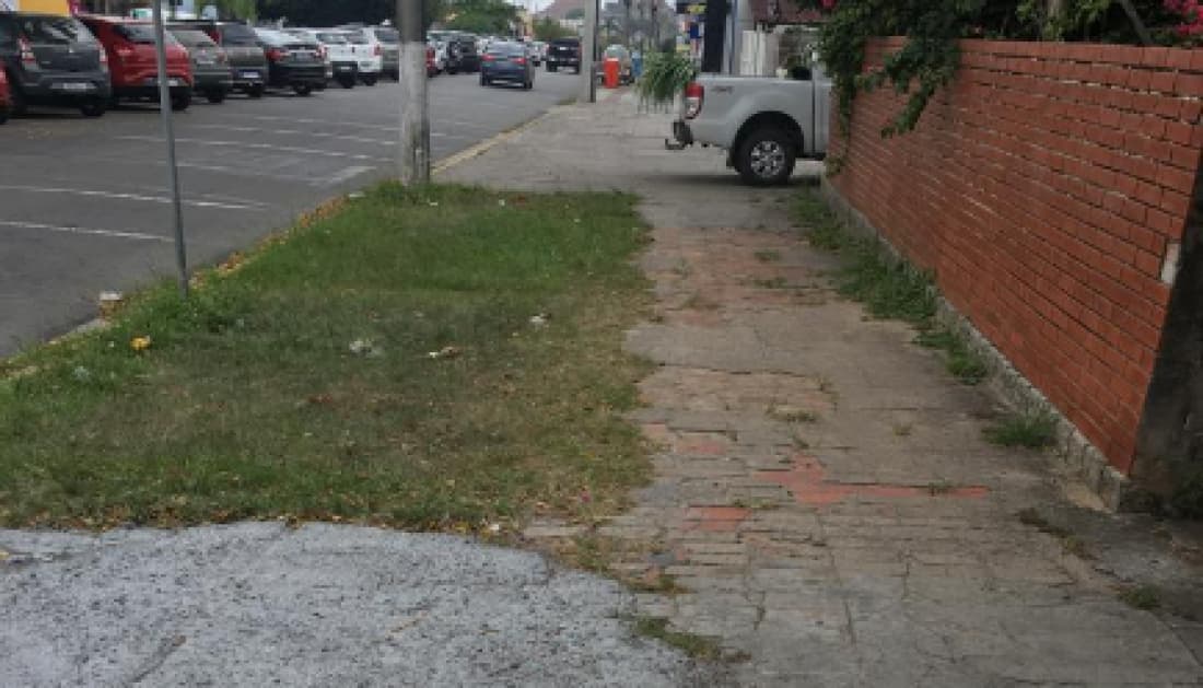 Liminar determina que município da região torne calçadas acessíveis