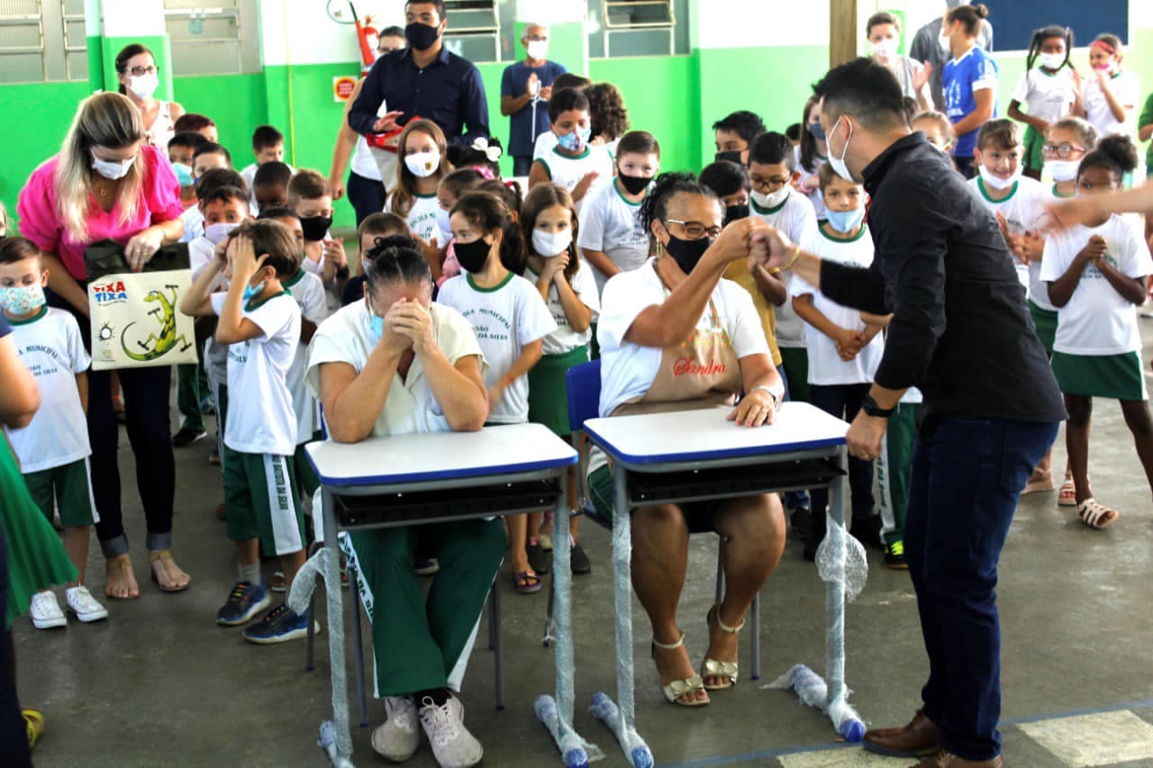 Materiais didáticos e móveis novos são distribuídos para as escolas de Braço do Norte