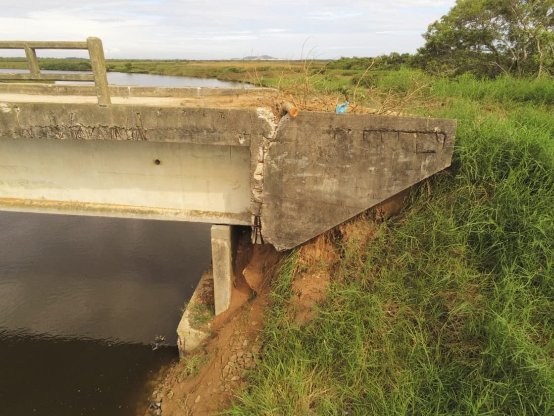 Ponte em Laguna é interditada após rachadura ser identificada