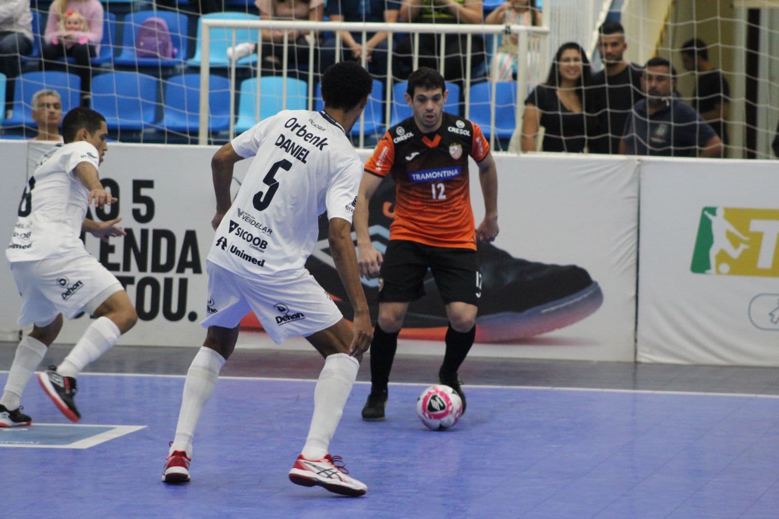 LIGA: Tubarão Futsal perde em casa e segue sem vencer na competição