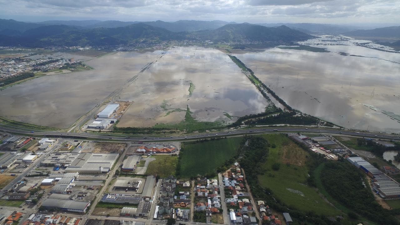 Motoristas têm alternativas para fugir de congestionamento na Avenida Patrício Lima