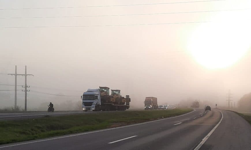 Motoristas devem ter atenção ao trafegar com neblina