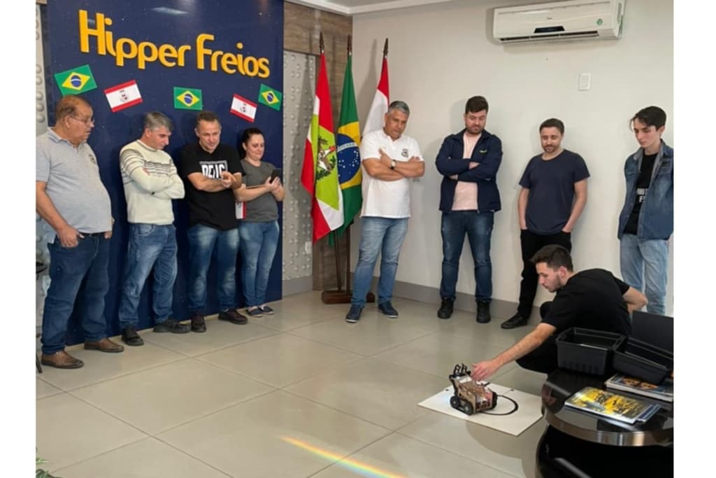 Equipe de robótica de Sangão e Jaguaruna representará o Brasil em competição na Tailândia