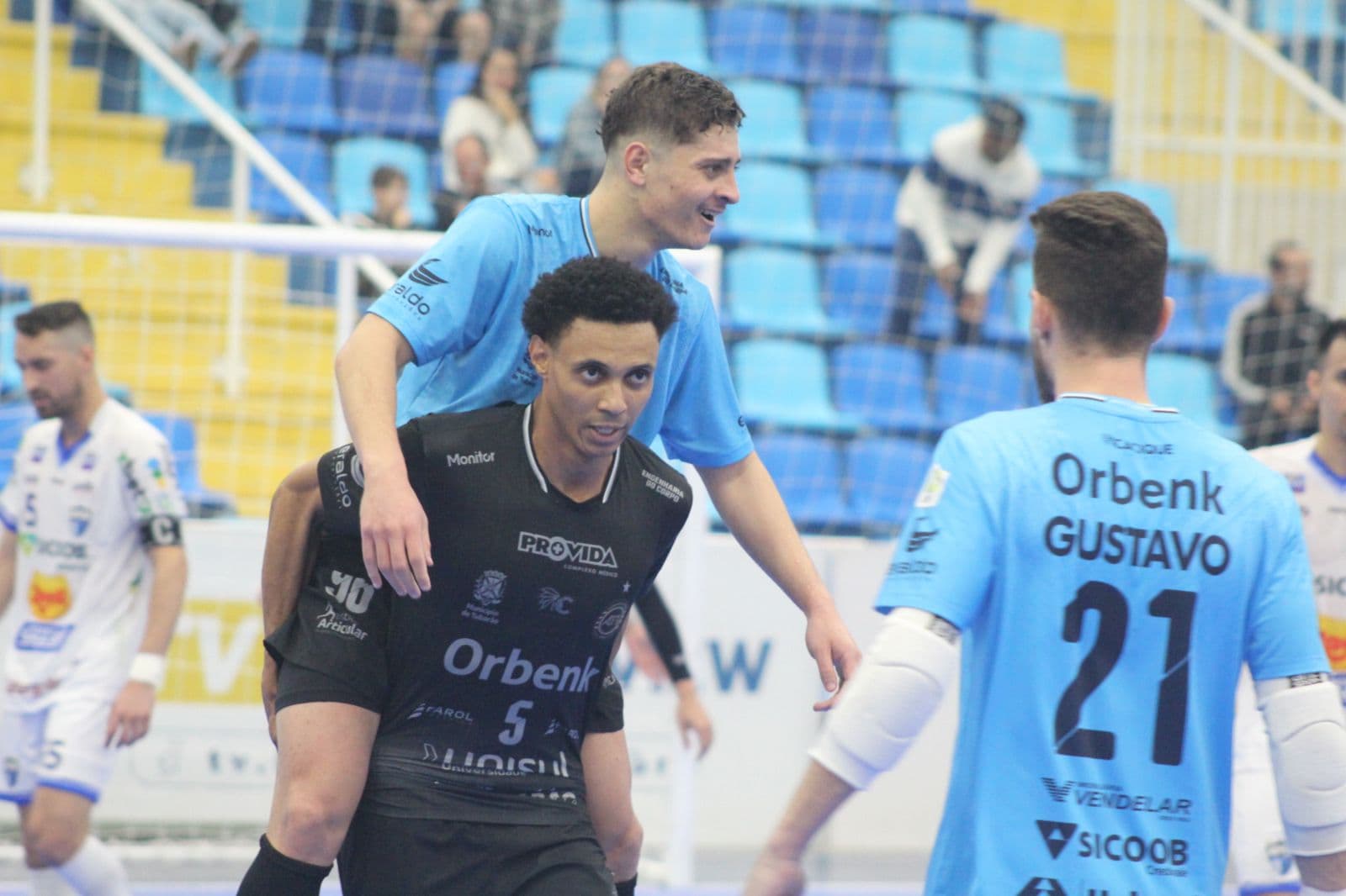 LIGA: Em jogo de duas viradas, Tubarão empata com o Umuarama