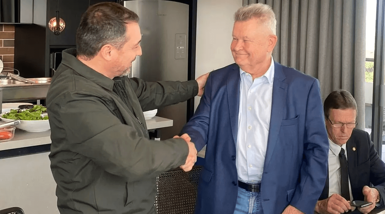 Udo Döhler é confirmado como vice de Moisés; convenção ainda precisa aprovar