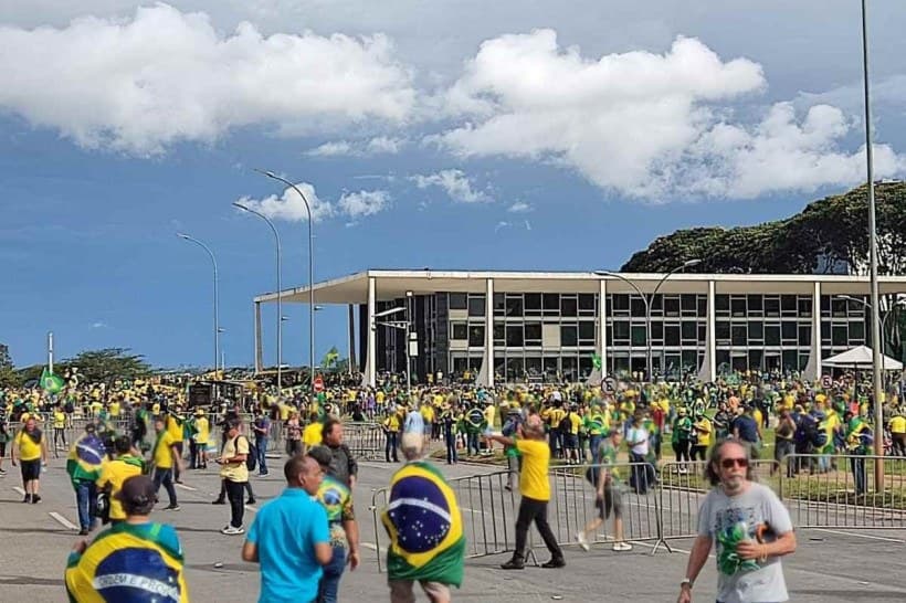 Empresária de Tubarão que participou de atos terroristas é presa