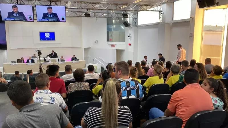 Vereadores rejeitam denúncia que pedia impeachment do prefeito preso de Lages