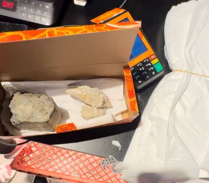 Lanchonete entrega pedra após cliente tentar aplicar golpe do pix falso