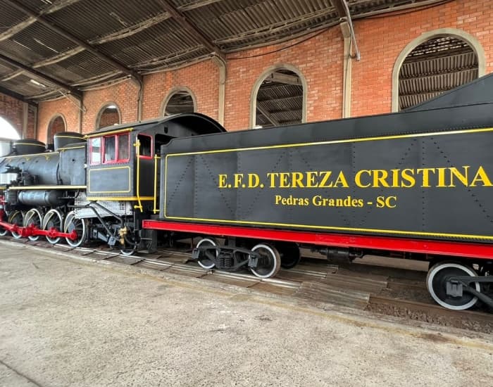 Locomotiva deve ser levada para Pedras Grandes nesta quinta-feira (9)