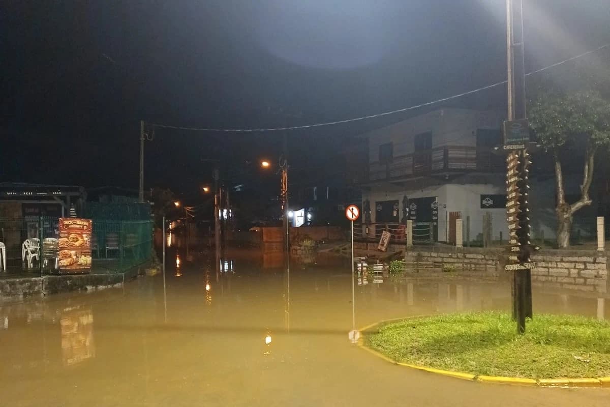 Chuva deixa oito pessoas desalojadas em Imbituba