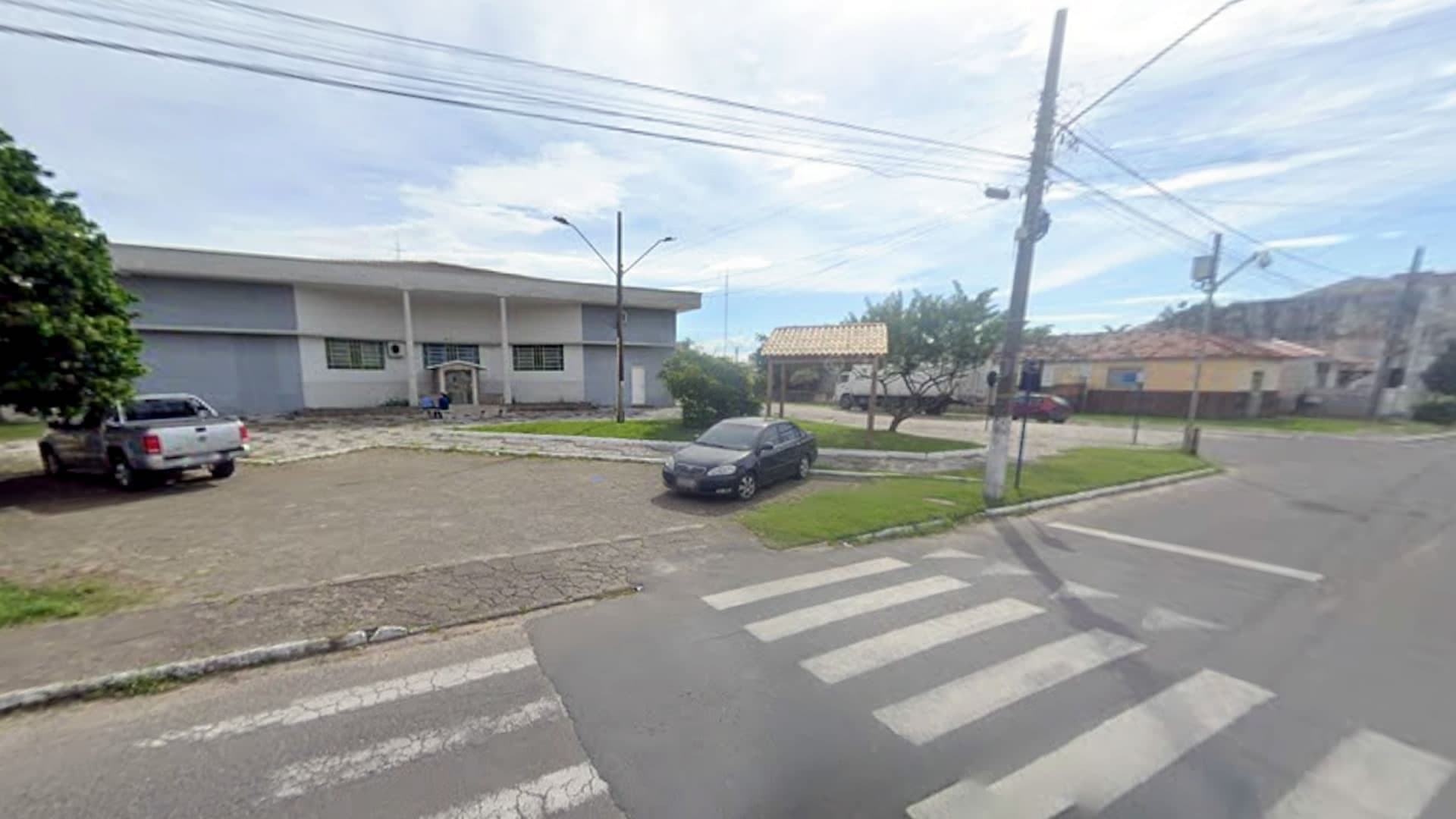 Homem em situação de rua é encontrado sem vida atrás de igreja