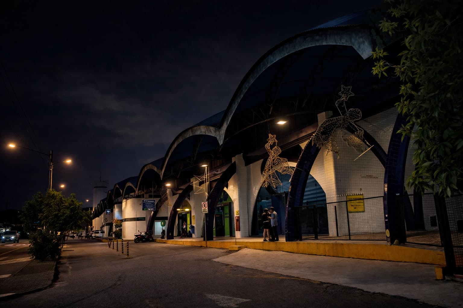 Jovem é assaltado a caminho do trabalho e dupla acaba detida