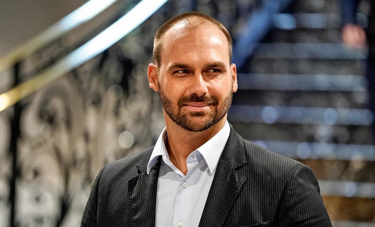 Eduardo Bolsonaro é condenado por tentativa de interferência em julgamento do pai