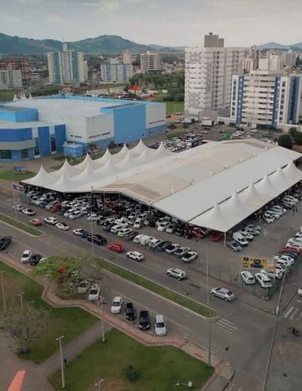 Feirão automotivo reúne mais de 500 veículos em oferta na Arena Multiuso