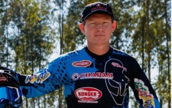 Piloto campeão de motocross morre após acidente durante treino