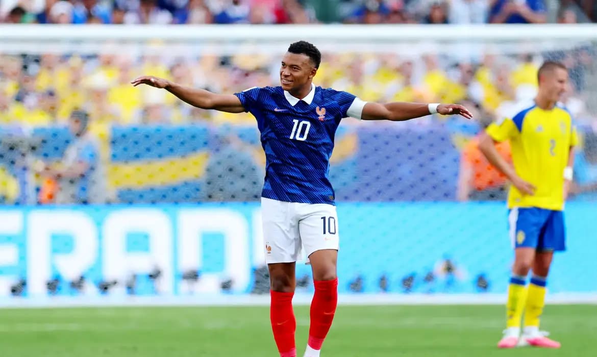 Mbappé marca, França goleia a Suécia e avança às oitavas da Copa