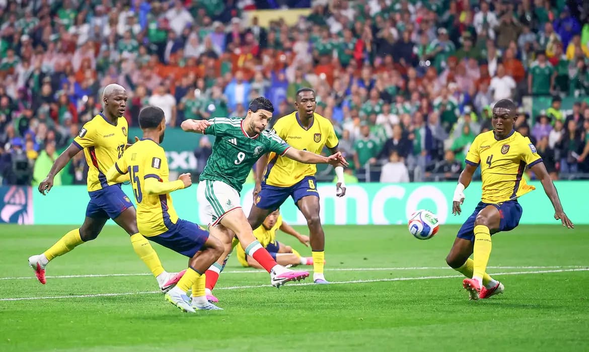 México vence o Equador e garante vaga nas oitavas da Copa do Mundo