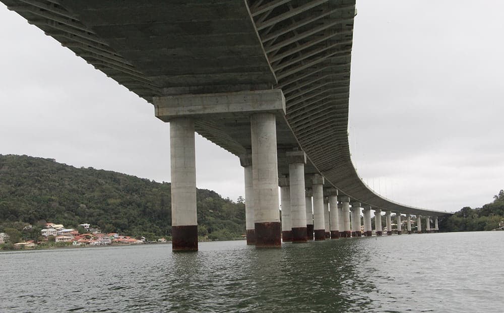 Problema em um dos cabos levou ao bloqueio da ponte Anita Garibaldi, explica concessionária