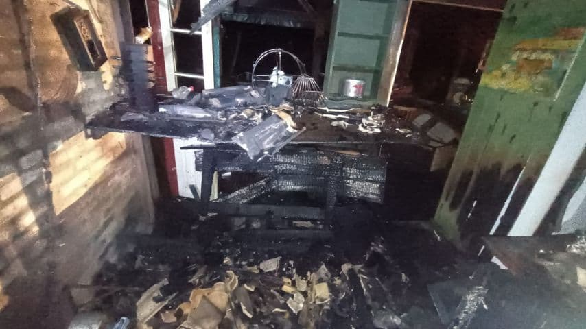 Incêndio destrói cozinha de estabelecimento comercial