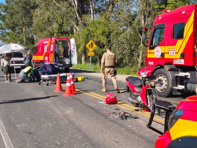 Motociclista fica ferido após colisão frontal na SC-370