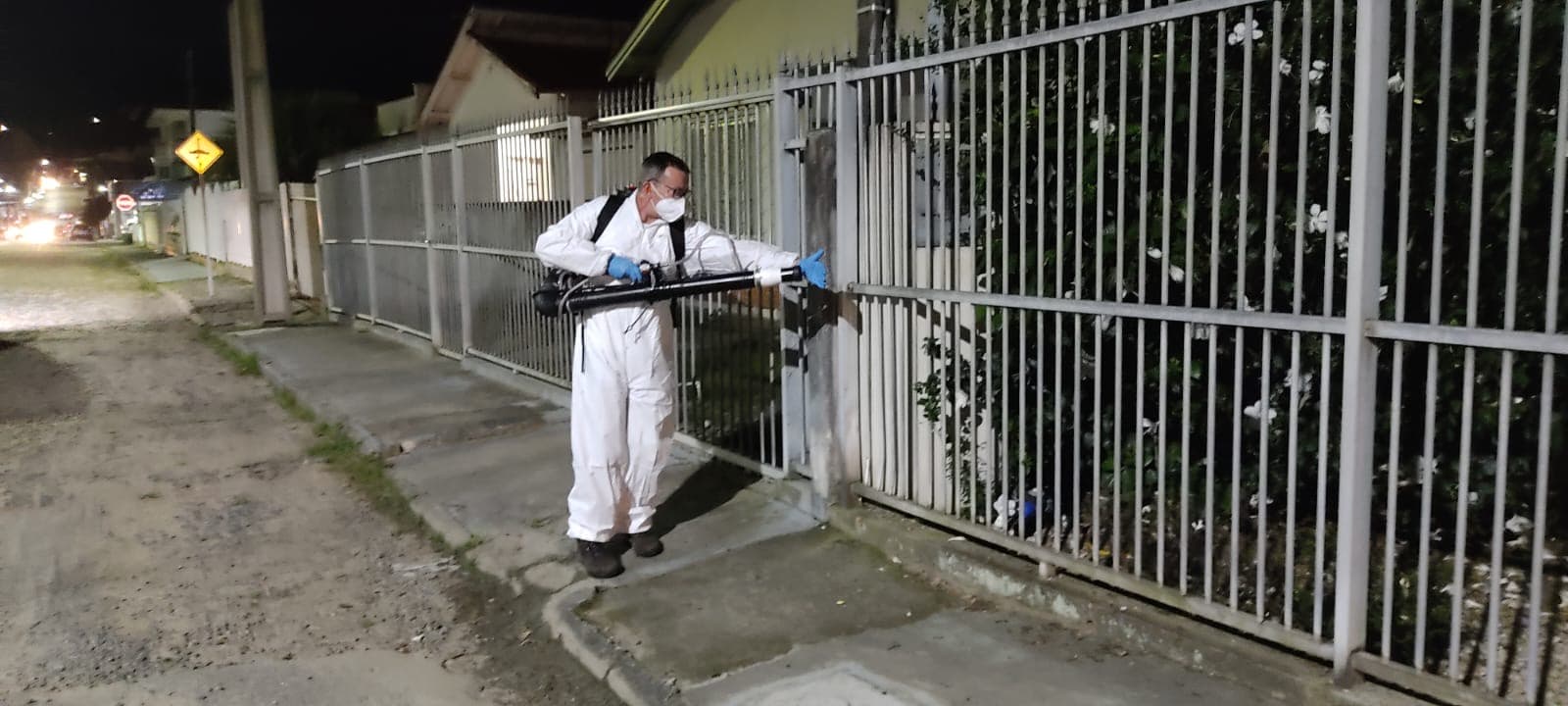 Caso de dengue provoca aplicação de fumacê no Centro de Tubarão