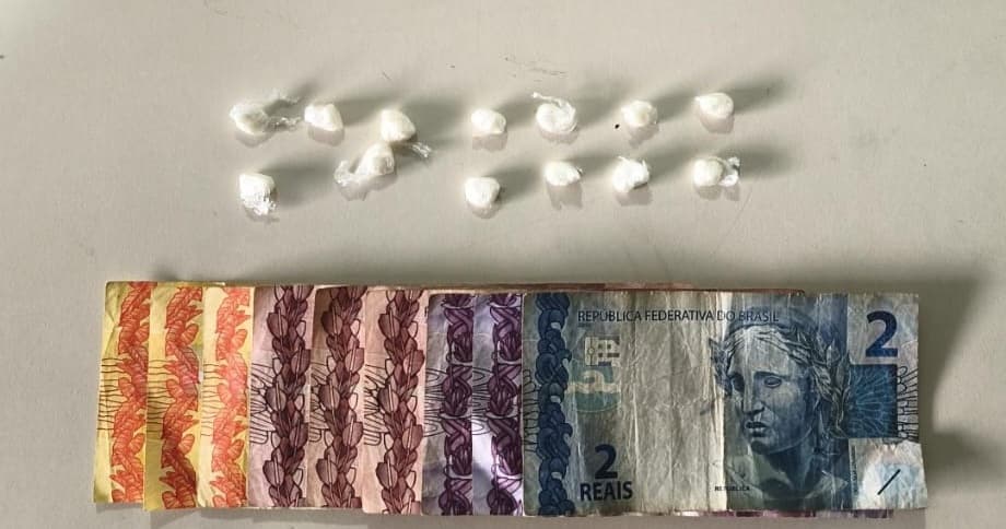 Adolescente de 14 anos é apreendido por tráfico de drogas perto de escola