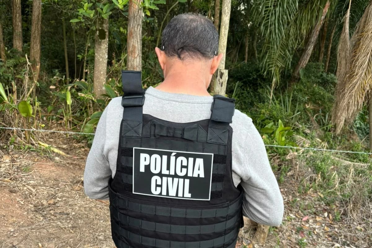 Três irmãos são encontrados mortos com marcas de tiros e corpos carbonizados